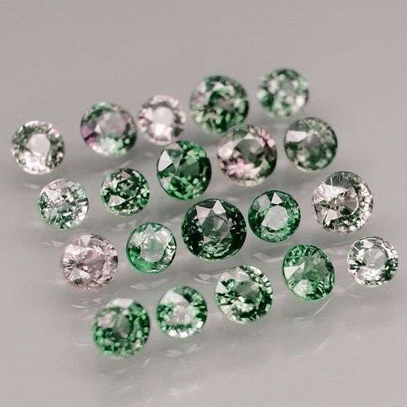 Heated only! 4.10ct round cut Australian Sapphire set!