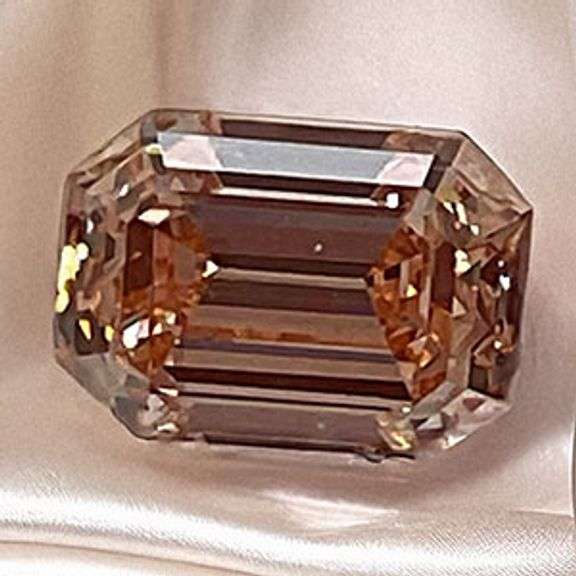 I.G.I CERTIFIED 1.86 CARAT FANCY INTENSE PINK EMERALD CUT LAB GROWN DIAMOND