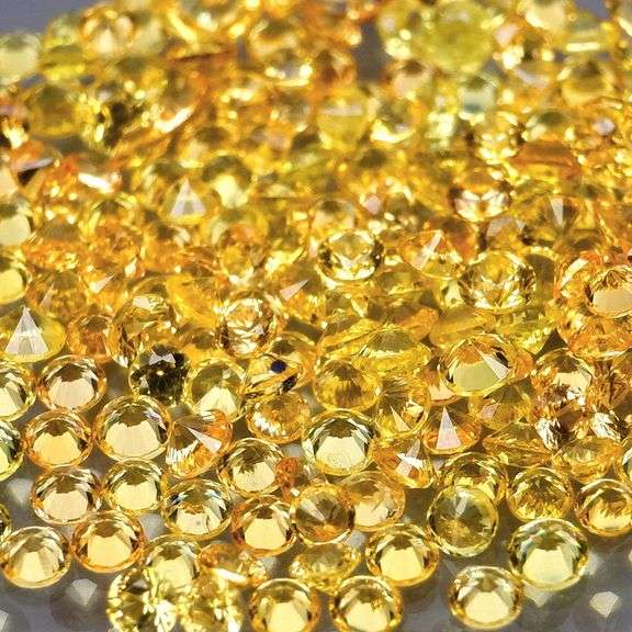 SUPERB!!! VS to eye clean 4.05ct canary yellow Sapphire set