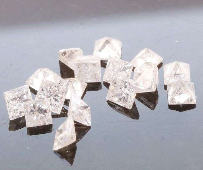 Glittering! Full 1.05ct set of princess cut Diamonds!