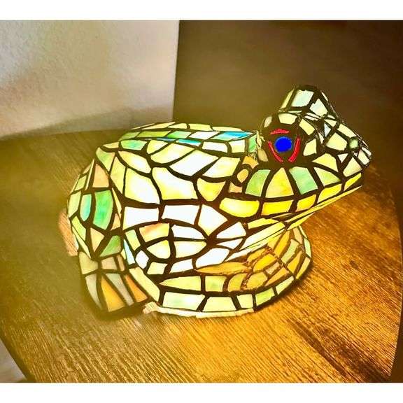 Tiffany Style Stained Glass Frog Lamp