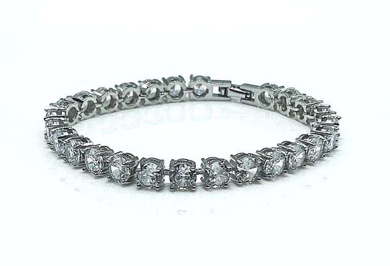 Beautiful 18 Kt White Gold Lab Simulated Diamond Tennis Bracelet