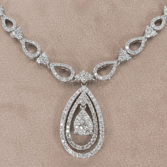 18K (750) White Gold and Natural Diamond Drop Pear Shape Necklace