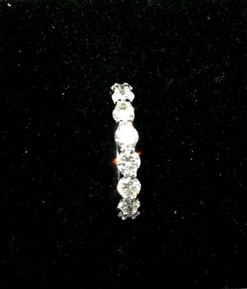 AN ALLURING 14K WHITE GOLD  WEDDING BAND WITH BRILLIANT ROUND DIAMONDS