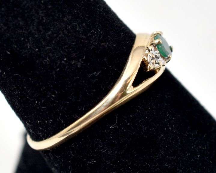 Beautiful 14K Yellow Gold Emerald Gemstone and Diamond Ring