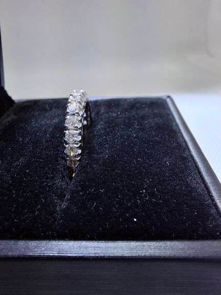 ELEGANT PLATINUM NATURAL DIAMOND WEDDING BAND