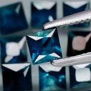 Stunning! 3.70ct set of blue green princess cut Sapphires