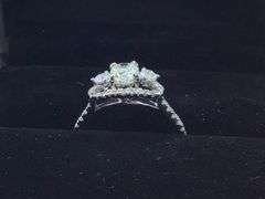STUNNING 14K WHITE GOLD DIAMOND RING