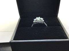 STUNNING 14K WHITE GOLD DIAMOND RING