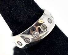 Luxurious Platinum Diamond Ring Band