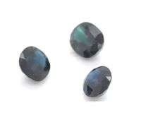 Graduated 3 piece Sapphire set weighing 7.04cts