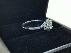 STUNNING 14K WHITE GOLD DIAMOND RING