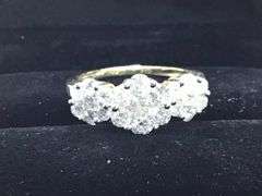 ELEGANT 14K YELLOW GOLD FLOWER CLUSTER DIAMOND RING