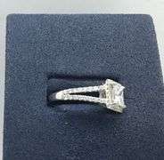 STUNNING 14K WHITE GOLD ENGAGEMENT RING
