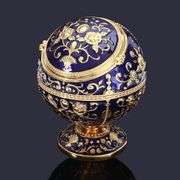 Embossed Metal Ashtray with Lid