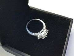 BREATHTAKING BEATIFUL PLATINUM DIAMOND RING