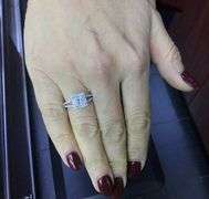 STUNNING 14K WHITE GOLD ENGAGEMENT RING
