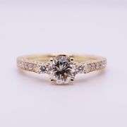 Elegant 14K Gold Diamond Ring