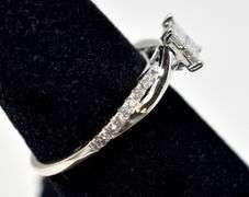 Lovely 14K White Gold Diamond Ring