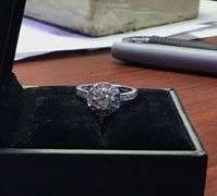 STUNNING 14K WHITE GOLD ENGAGEMENT RING