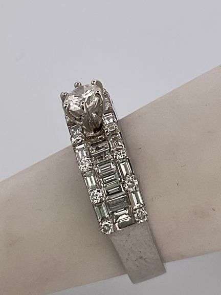 CERTIFIED 14K WHITE GOLD DIAMOND ENGAGEMENT RING