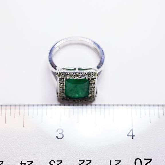 Elegant 18K GIA certified 4.22 ct. Emerald and Diamond Ring