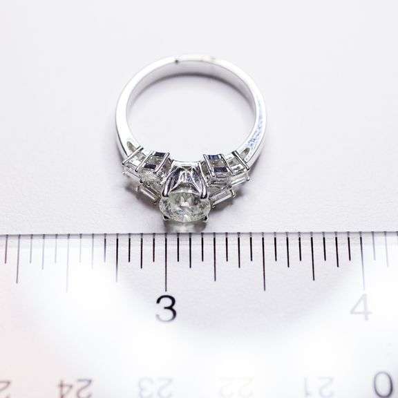 Spectacular 18K Diamond Ring