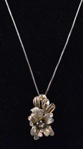 Flower Pendant Necklace in Sterling Silver