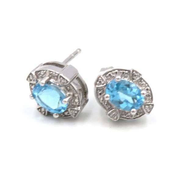 Set of 925 sterling silver blue zirconia pendant on chain and earrings