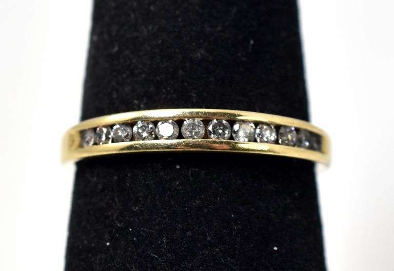 Brilliant Diamond Wedding Band in 10K Yellow Gold
