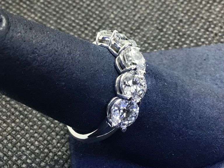 ENCHANTING 14K WHITE GOLD LAB DIAMOND WEDDING BAND