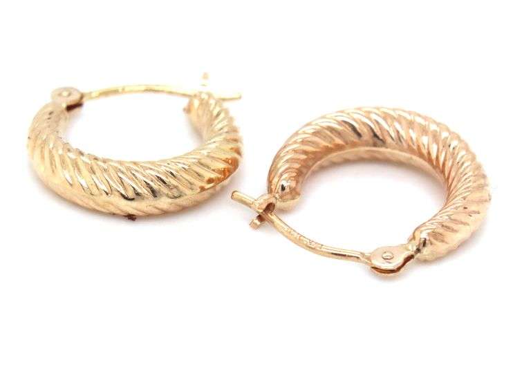 14kt Yellow gold sculpt earrings