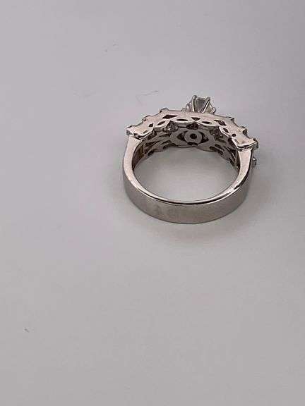 CERTIFIED 14K WHITE GOLD DIAMOND ENGAGEMENT RING