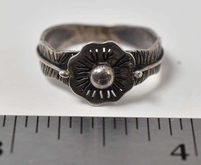 Flower Band Ring in Sterling Silver