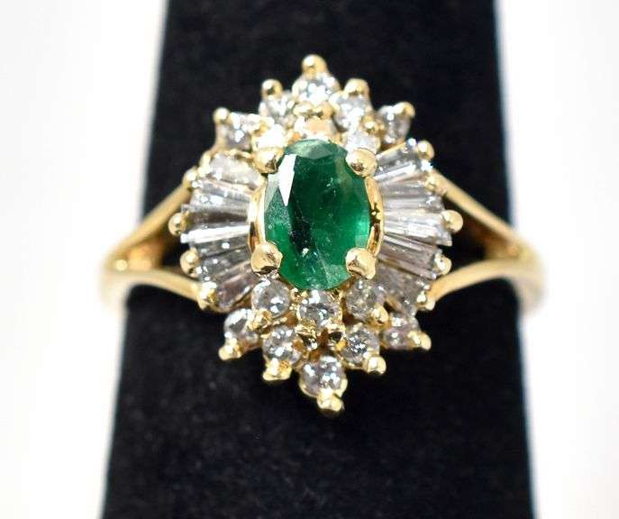 Excellent Emerald and Diamond Ring in 14K Yellow Gold