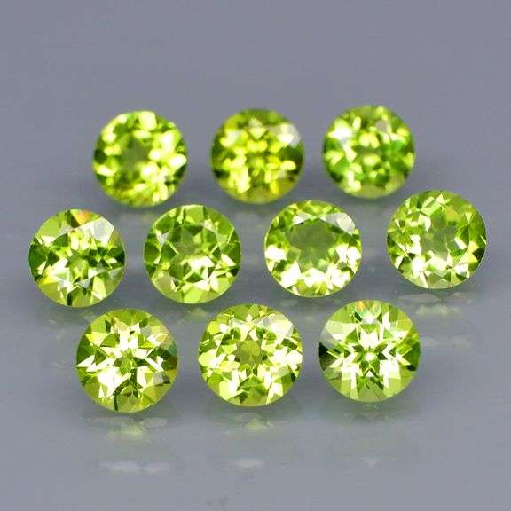 Round brilliant cut! Untreated! Matched! 5.48ct Peridot set!