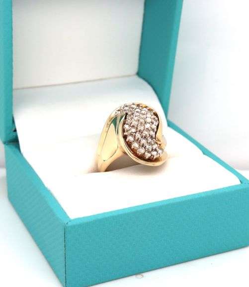 14kt Yellow gold 1ctw diamond cluster ring