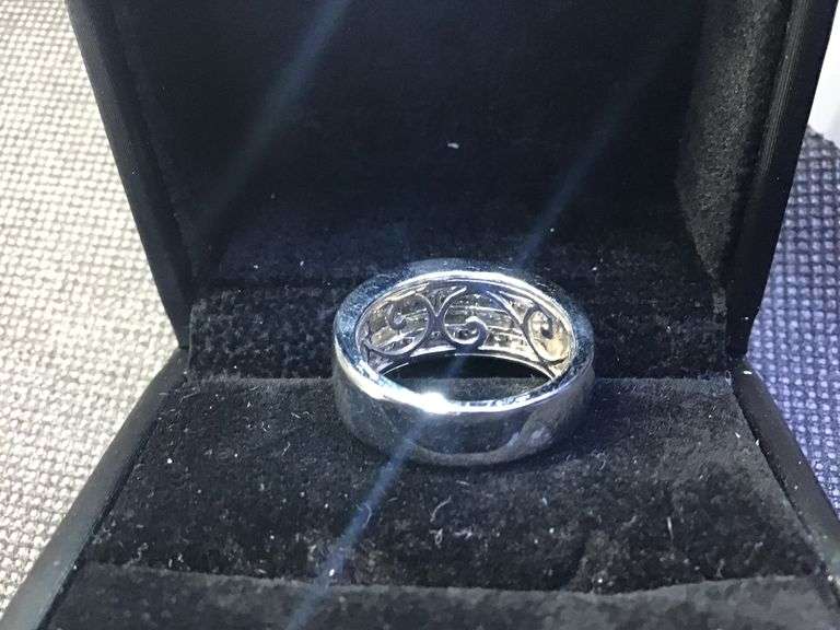 BEAUTIFUL 14K WHITE GOLD PRINCESS CUT DIAMONDS WEDDING BAND