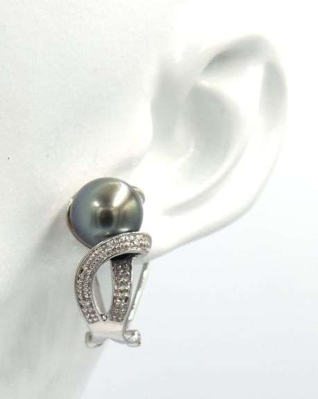 14kt White gold grey pearl and diamond accent earrings