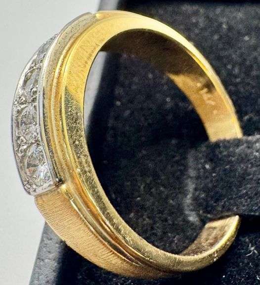 14K Yellow Gold Round Brilliant Cut Diamond Ring