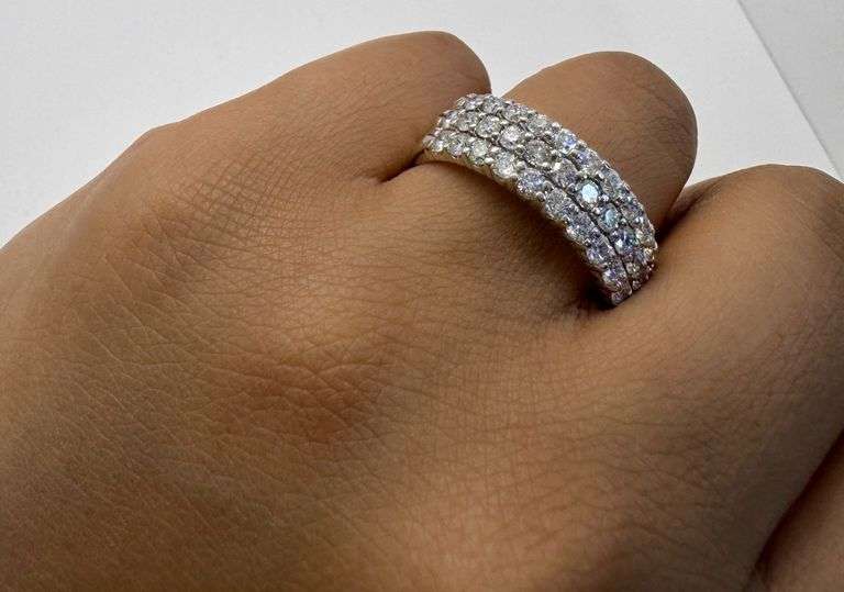 14K White Gold Round Brilliant Cut Diamond Ring
