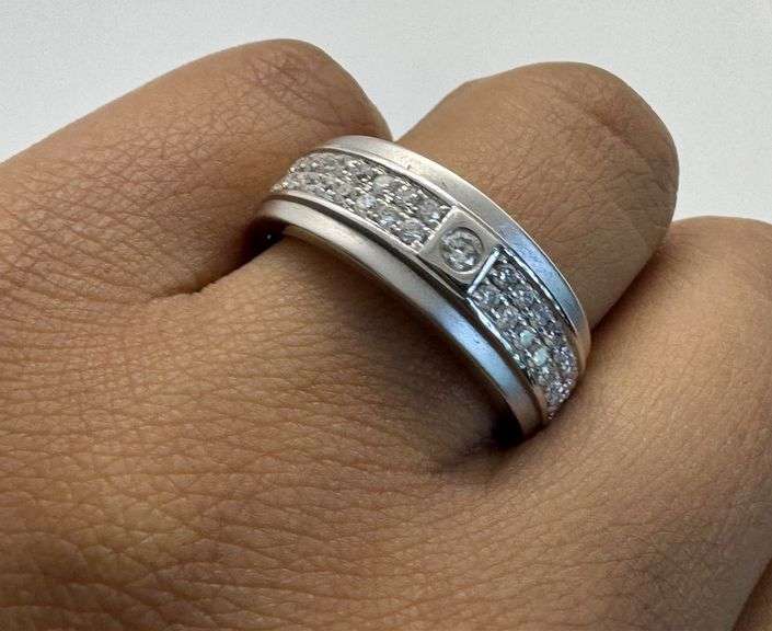 14K White Gold Round Brilliant Cut Diamond Ring