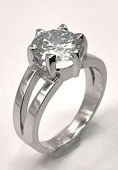 Sparkling 14 Kt White Gold Plate 3.75 Ct VVs1 D-E Simulated Diamond Ring