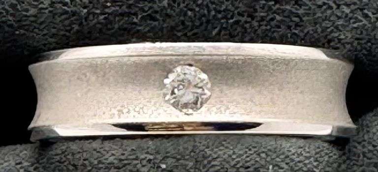 14K White Gold Round Brilliant Cut Diamond Ring