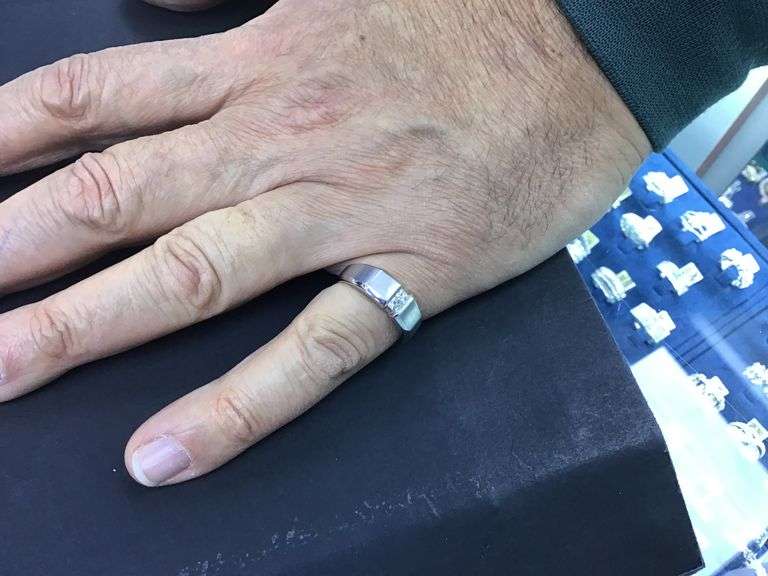 14K WHITE GOLD MEN’S WEDDING BAND