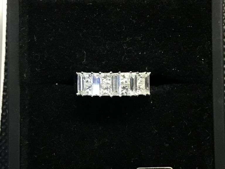 MAGNIFICENT 14K WHITE GOLD DIAMOND WEDDING BAND