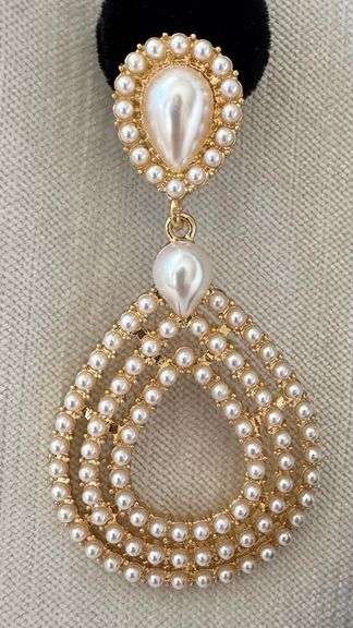 A Very Sexy  Pearl Style Fashion  Design Earrings