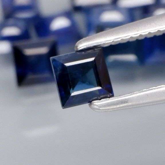 Heated only! 3.62ct royal blue Sapphire set from Madagascar