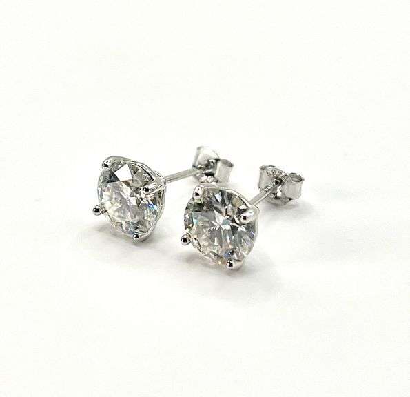 Dazzling 4.Ctw VVs1 D Lab Simulated Diamond Earrings