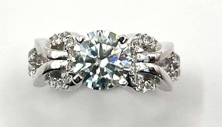 Dazzling 3.05 Ct 14 Kt White Gold Plated Lab Simulated Diamond Ring